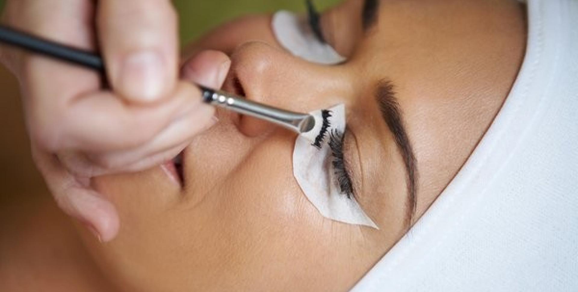 Eyelash tint